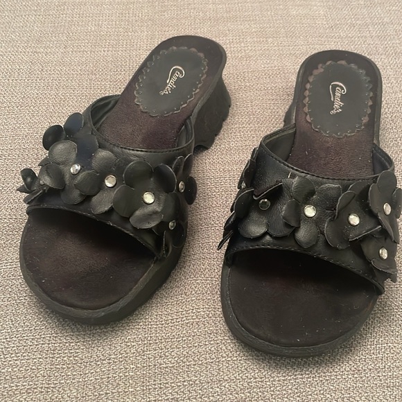CANDIE’S Black Slip On Sandals with Flowers & Sequins Size 3 Girls - Picture 7 of 13